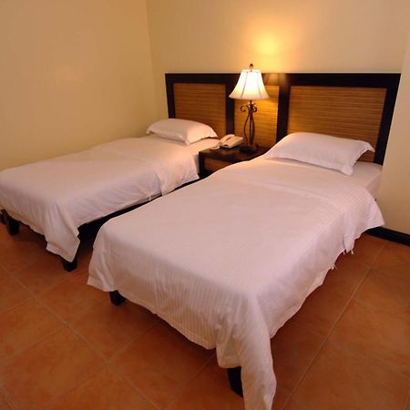 Planta Centro Bacolod Hotel & Residences Esterno foto