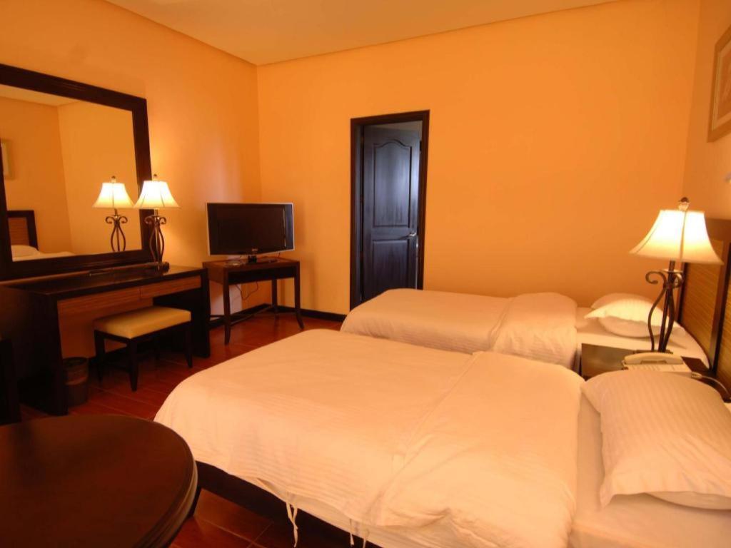 Planta Centro Bacolod Hotel & Residences Esterno foto