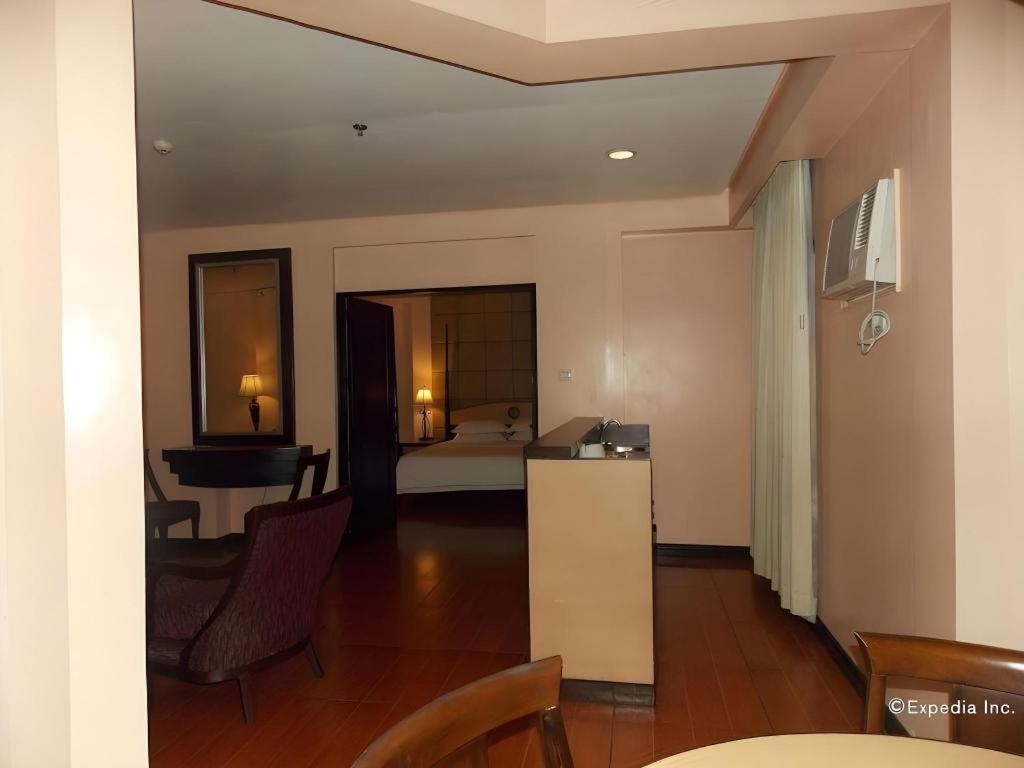Planta Centro Bacolod Hotel & Residences Esterno foto