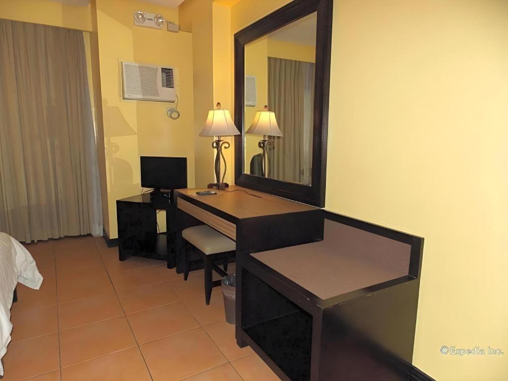 Planta Centro Bacolod Hotel & Residences Esterno foto