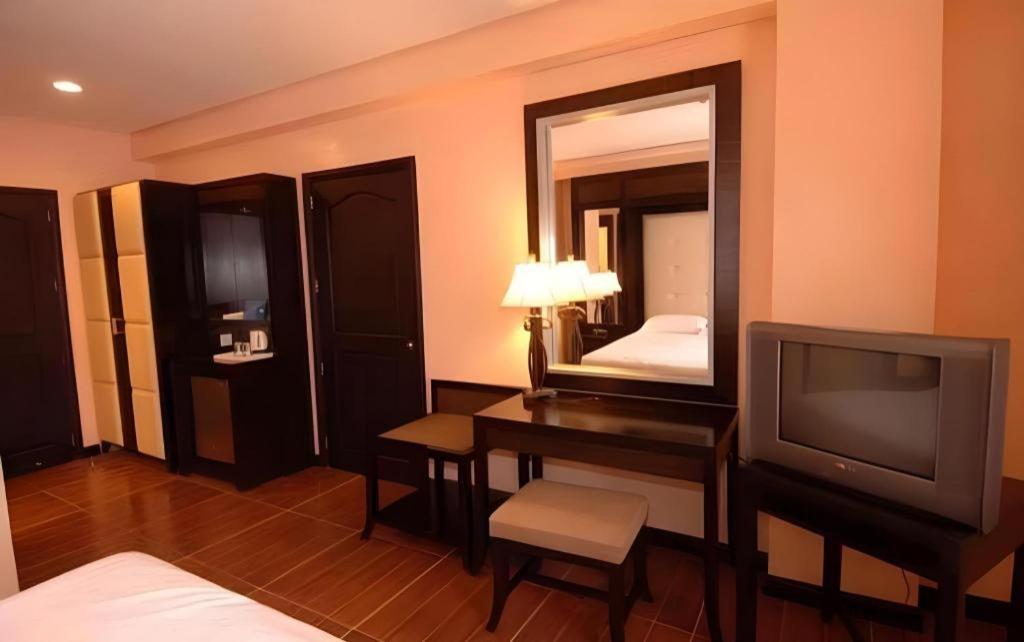 Planta Centro Bacolod Hotel & Residences Esterno foto
