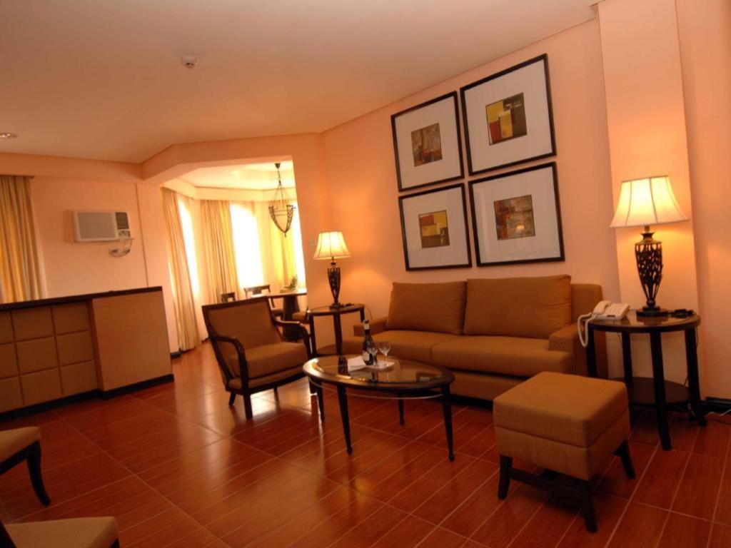 Planta Centro Bacolod Hotel & Residences Esterno foto