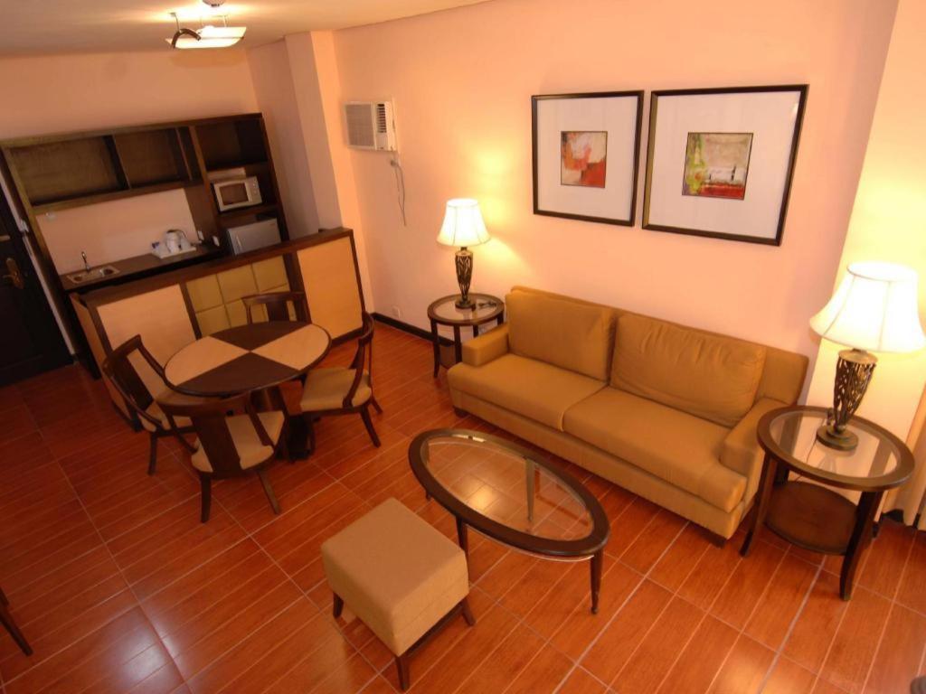 Planta Centro Bacolod Hotel & Residences Esterno foto