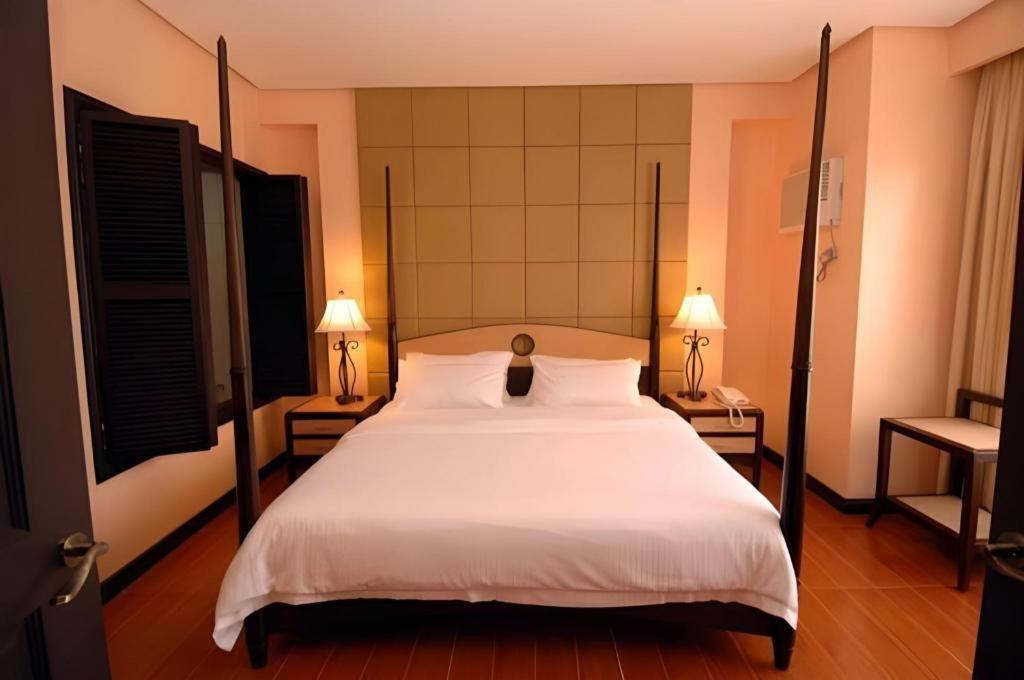 Planta Centro Bacolod Hotel & Residences Esterno foto