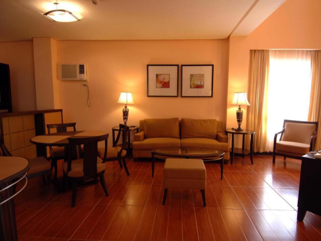 Planta Centro Bacolod Hotel & Residences Esterno foto