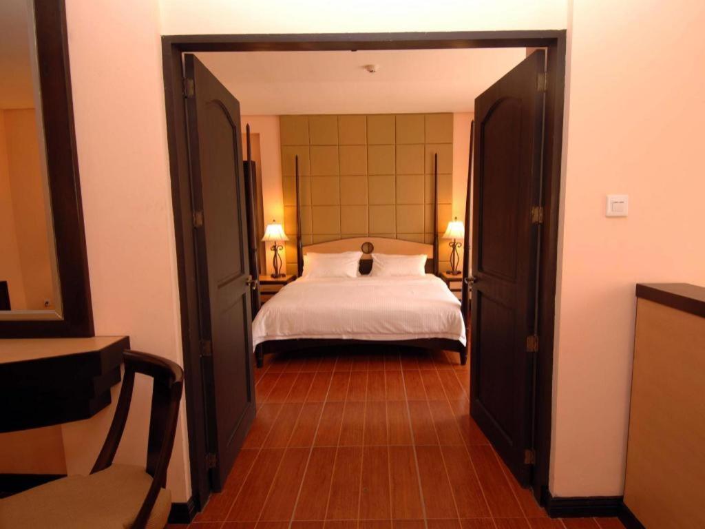 Planta Centro Bacolod Hotel & Residences Esterno foto