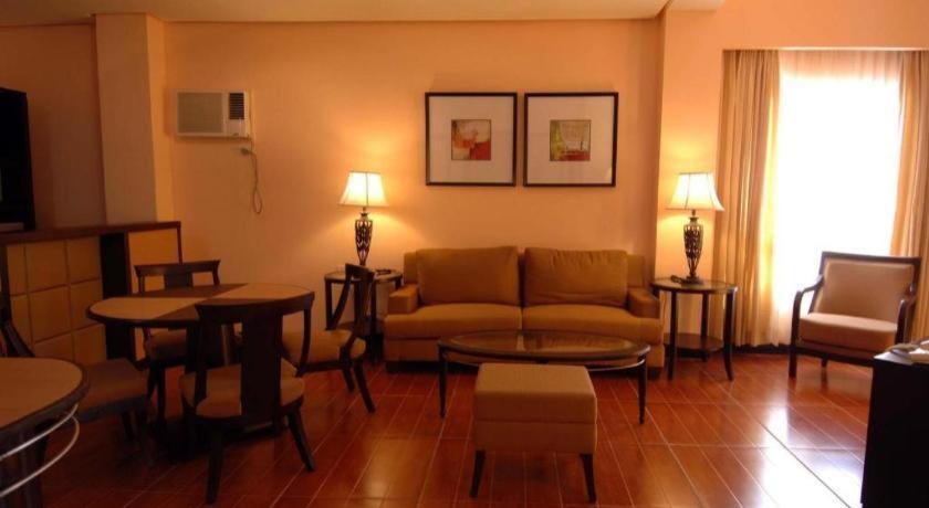 Planta Centro Bacolod Hotel & Residences Esterno foto