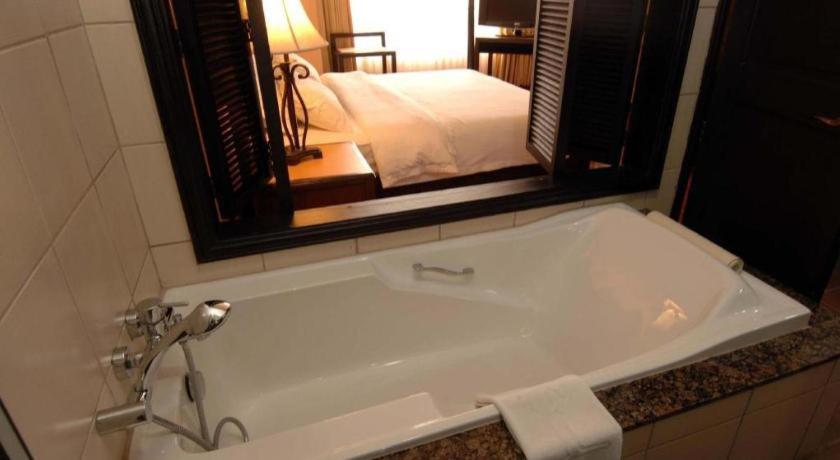 Planta Centro Bacolod Hotel & Residences Esterno foto