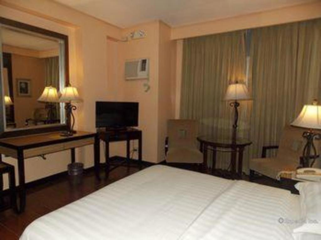 Planta Centro Bacolod Hotel & Residences Esterno foto