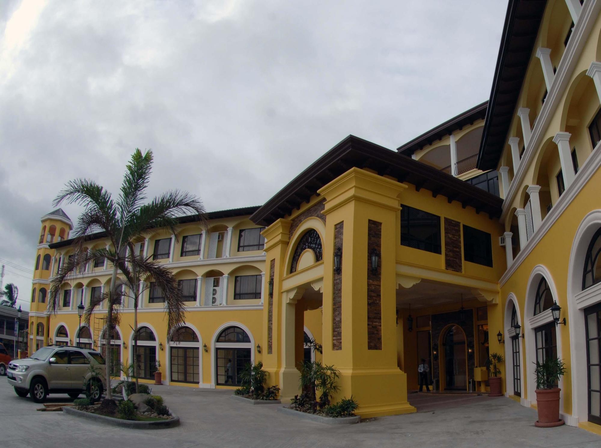 Planta Centro Bacolod Hotel & Residences Esterno foto